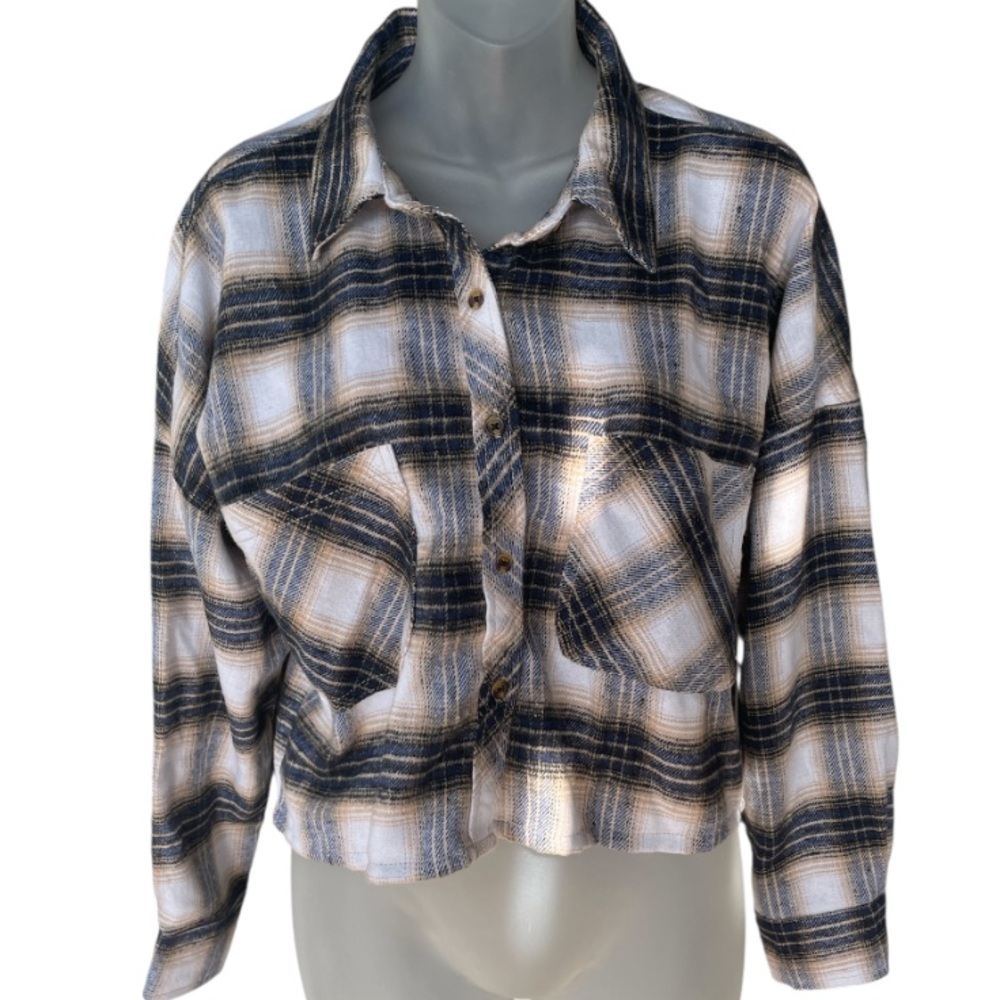 Cisono flannel crop plaid button down shirt
Over sized small fall flannel NWT
